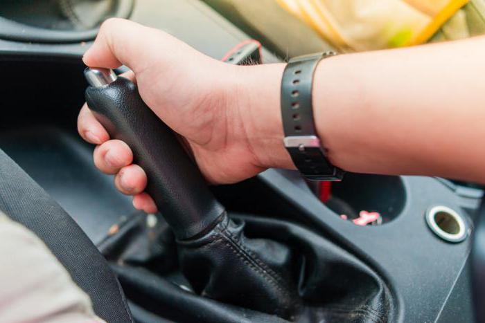  si vous conduisez avec le frein à main, qu'arrivera-t-il à la voiture ?