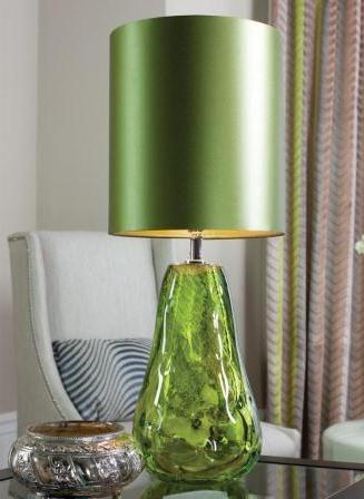 Лампата за маса е зелена