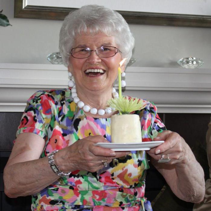 손자 할머니에게 80 번째 생일을 축하합니다.