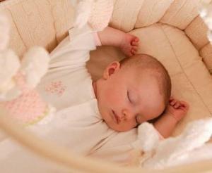 生まれたばかりの赤ちゃんはどれくらい眠りますか