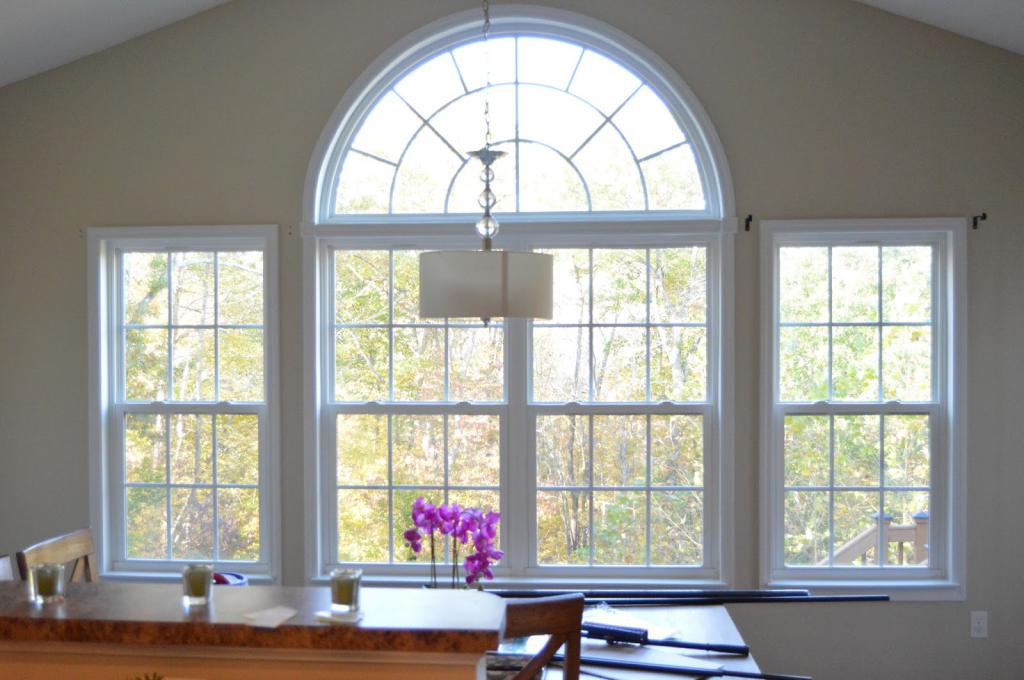 Composition of ordinary and arched windows