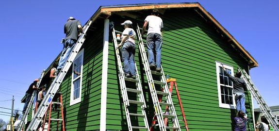 pomaluj drewniany dom na zewnątrz cena