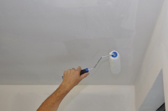how to apply water based on the ceiling 