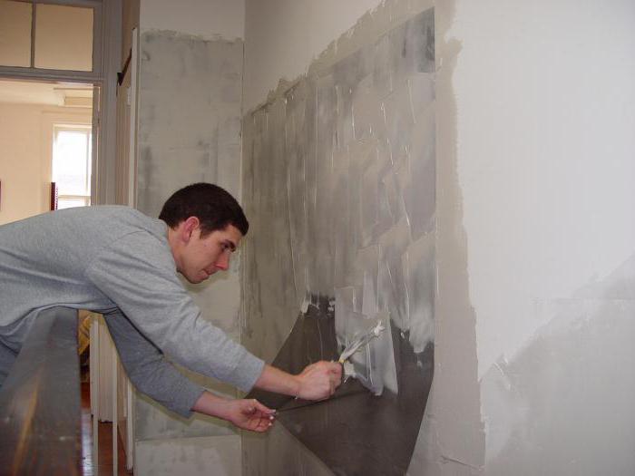 preparación de paredes para azulejos en el baño en Jruschov 