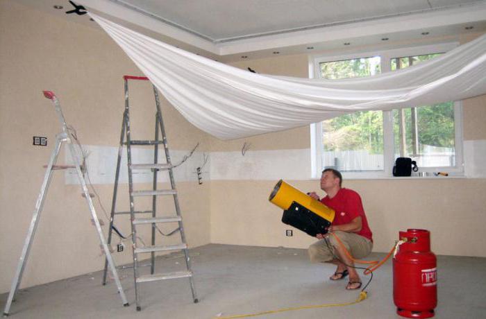 Ce să lipiți mai întâi tapetul sau tavanul suspendat?