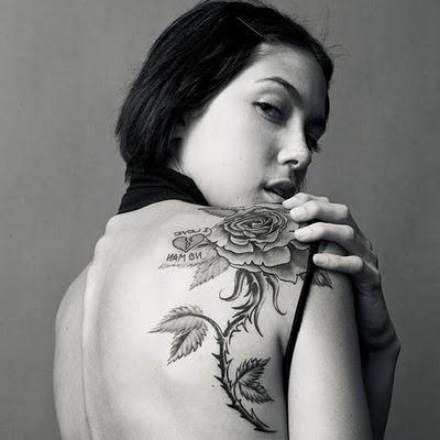 hodnota tetování vzrostla na rameni