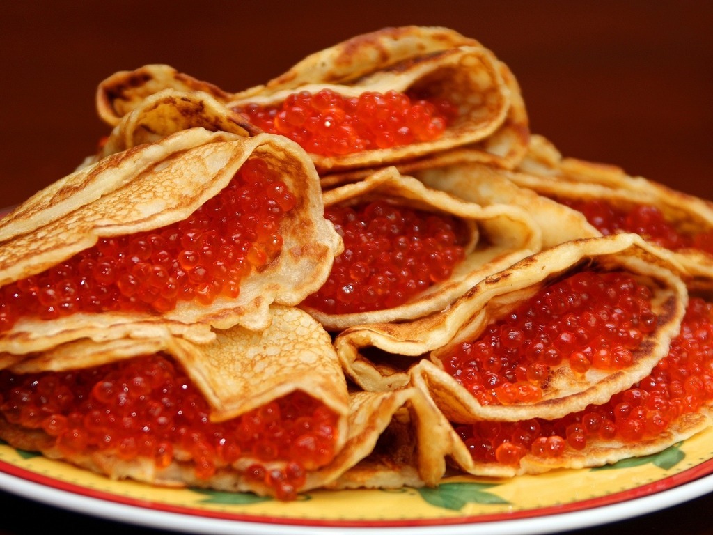 Recetas sencillas de panqueques con caviar.