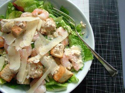 Caesar salad con gamberetti