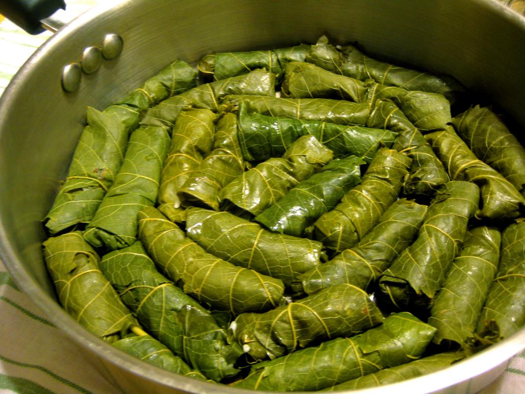 Features cooking dolma at home