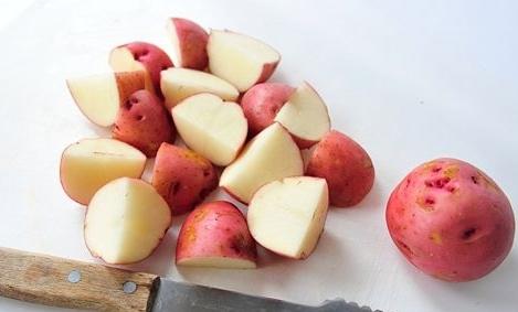 как да заври нови картофи