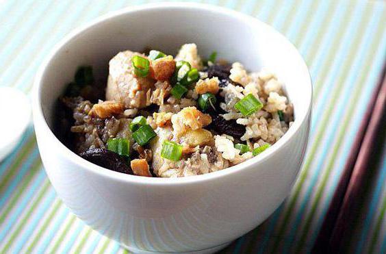 arroz con carne y verduras en ollas 
