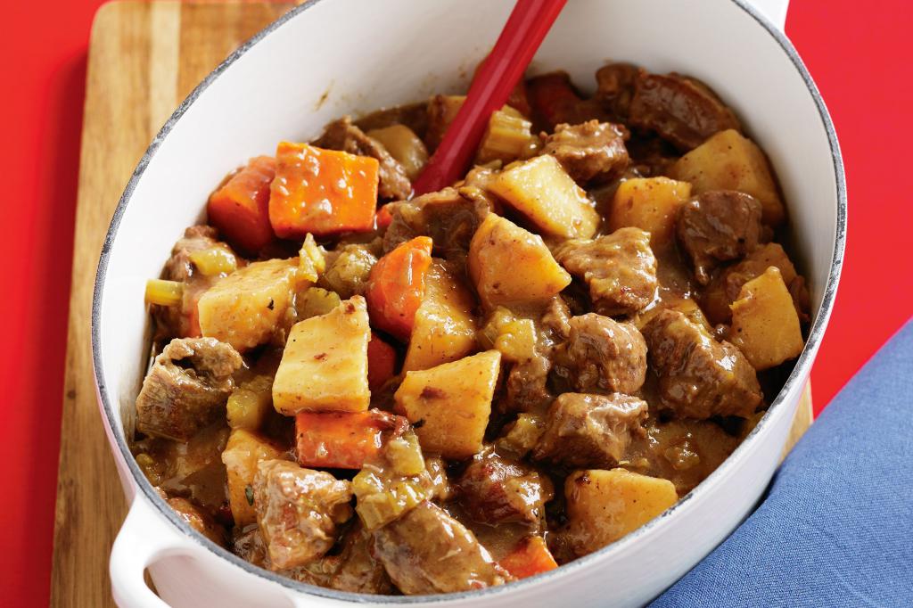 Potato stew with carrots and meat