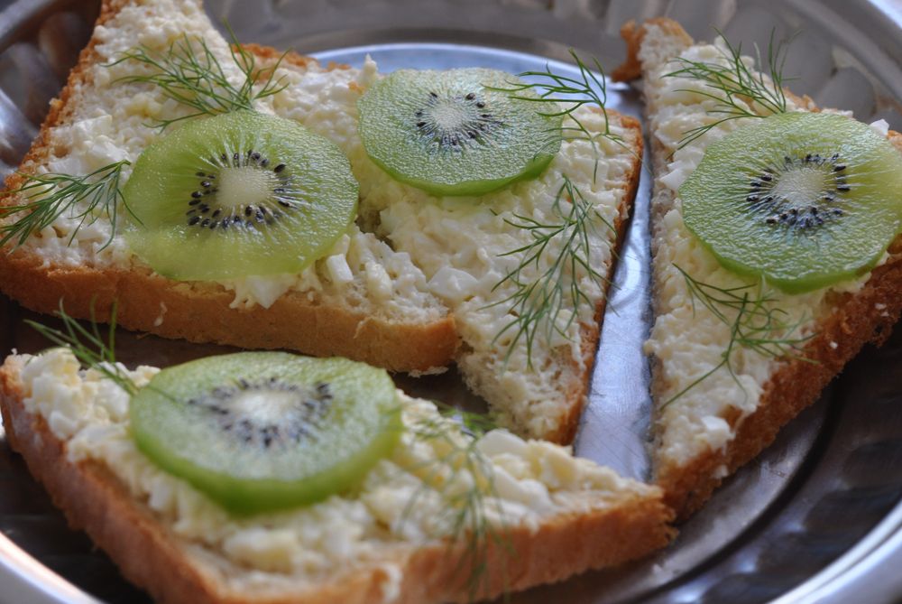 sanduíche de endro e kiwi