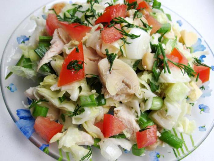dietní salát s kuřecími prsíčky s fotografií