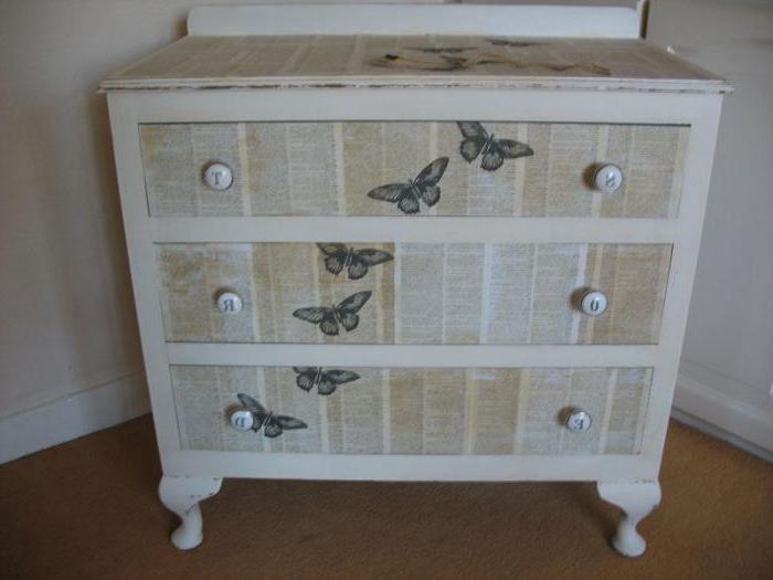 Kommoden im Decoupage-Stil