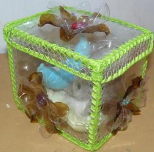do-it-yourself box z plastových lahví