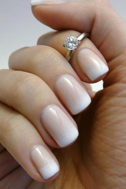 witte gellak op nagels