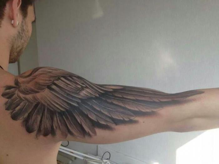 Křídla na rameno tetování