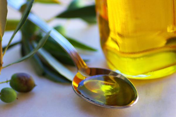 Überprüfung der Verwendung von Olivenöl für kosmetische Zwecke