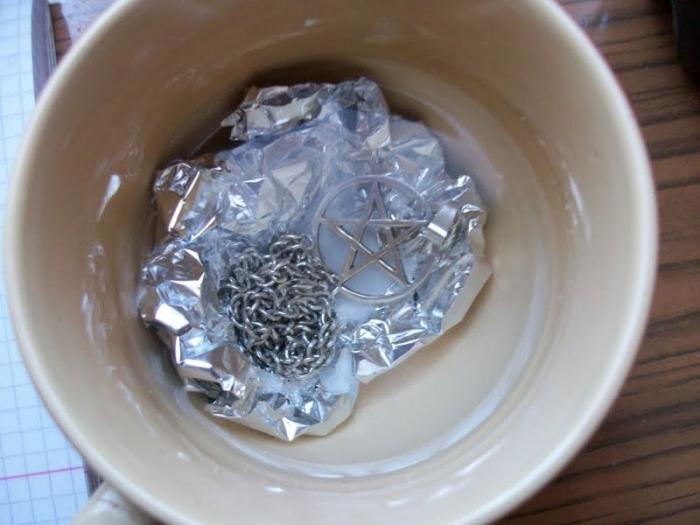 كيفية تنظيف الفضة بالأمونيا