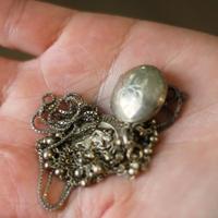 jak czyścić srebrną biżuterię