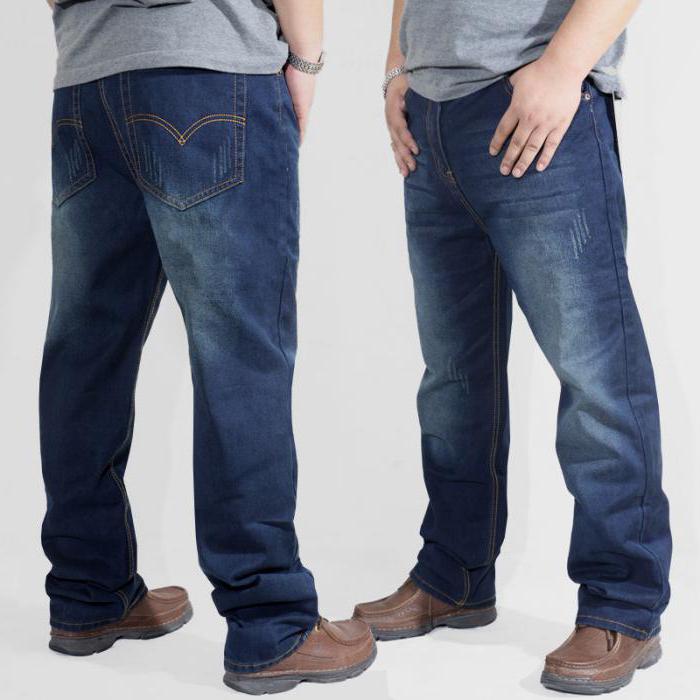 qué zapatos usar para hombres con jeans y una camisa 