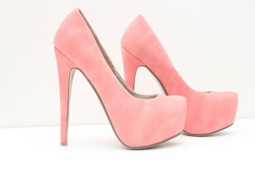 sapatos de salto alto rosa