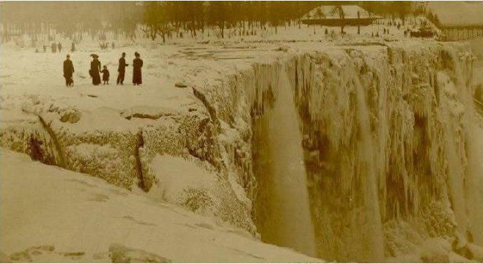 Wodospad Niagara całkowicie zamarznięty