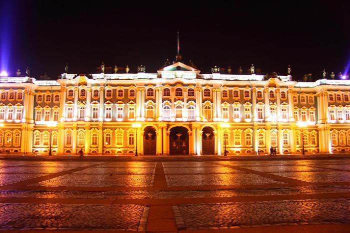 St.Petersburg'daki kış sarayının tanımı