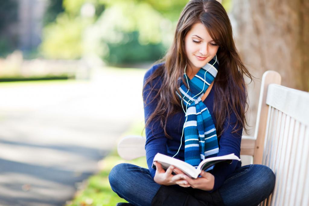 Menina lendo um livro