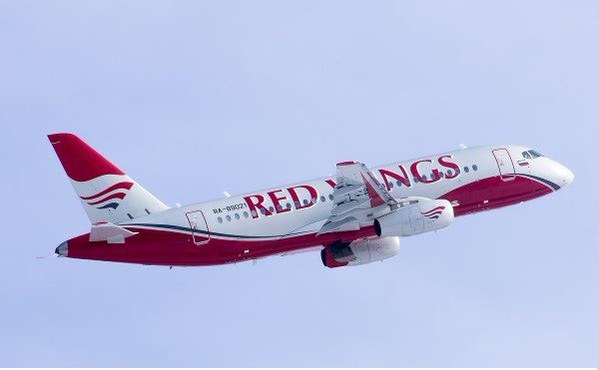 航空会社の赤い翼
