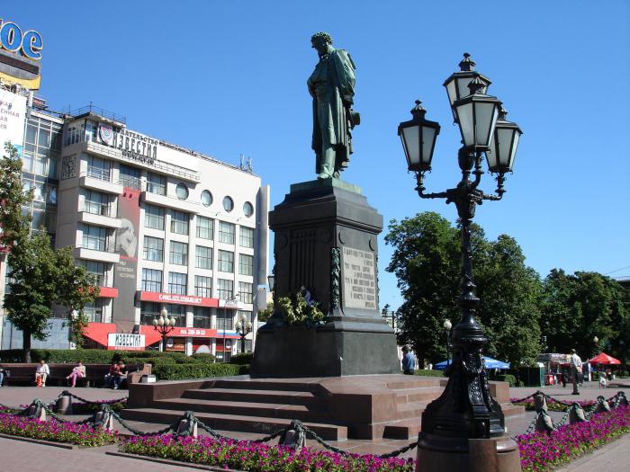 Denkmal auf dem Puschkin-Platz