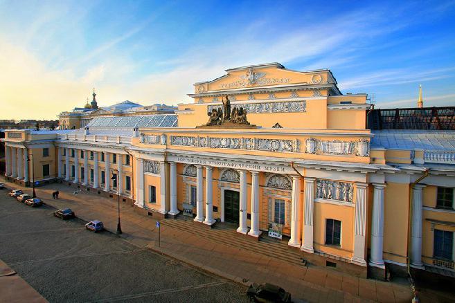सेंट पीटर्सबर्ग में नृवंशविज्ञान संग्रहालय की तस्वीर
