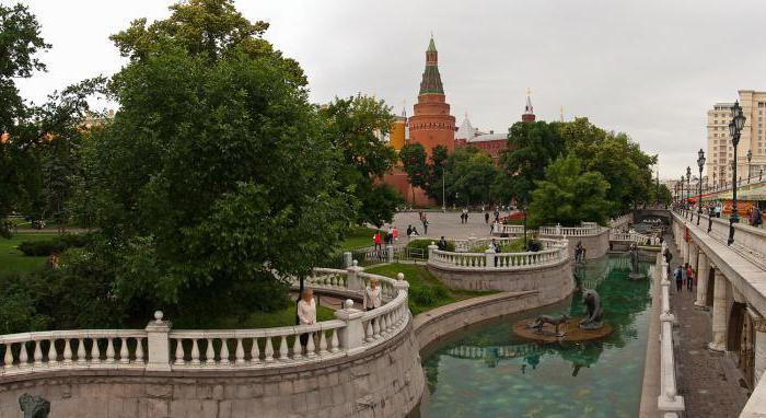 Schöne Parks von Moskau im Herbst