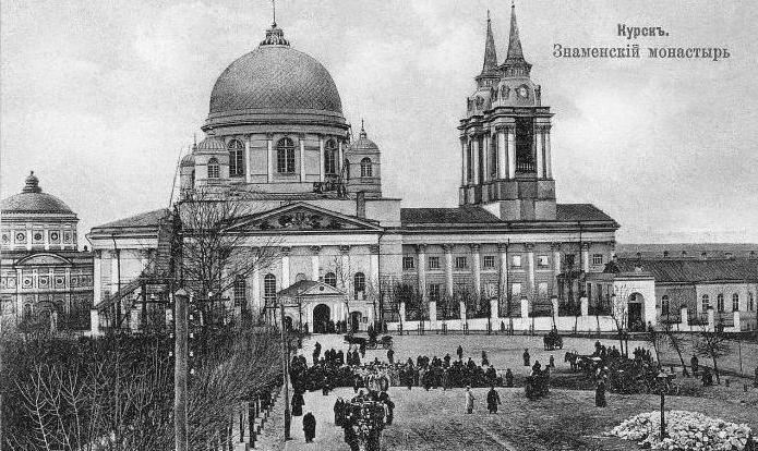 Kursk'taki Znamensky Katedrali'ndeki hizmetler 