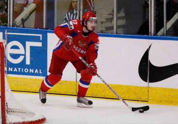 Konstantin Korneyev hockey player with his wife