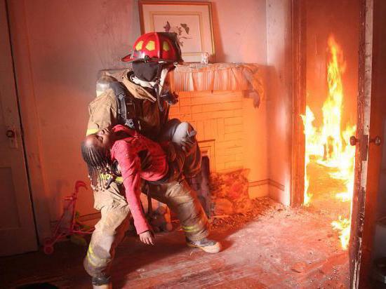 los bomberos trabajan