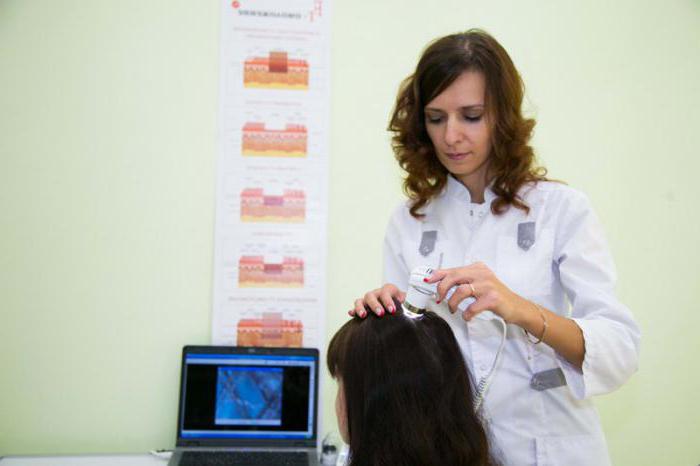 Qué tipo de médico contactar si las mujeres tienen pelo en la cabeza