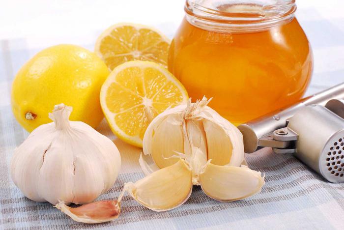 traitement de la cystite avec des remèdes populaires chez les femmes, l'ail et le miel