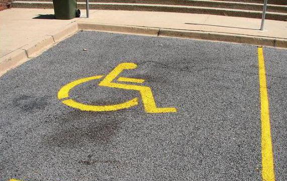 Autostāvvietas noteikumi invalīdiem maksas autostāvvietā